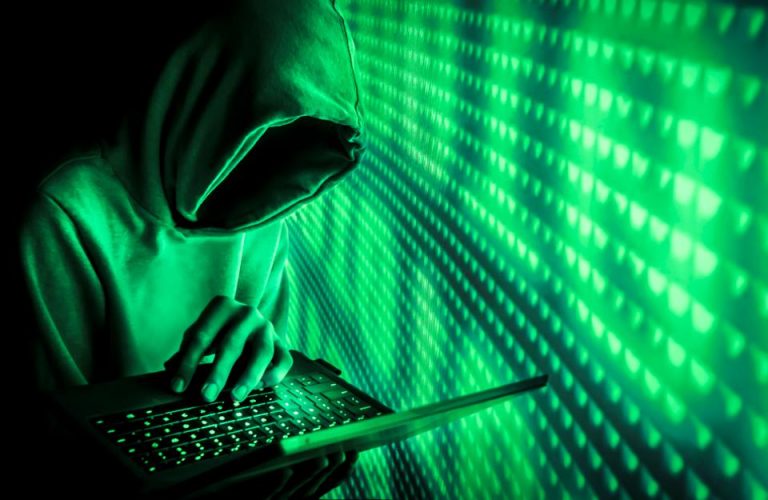 Atak Typu Hijacking Na Serwer Sieciowy Charakteryzuje Się Sieciowy atak NTLM Relay na usługę SMB umożliwiający kradzież loginów i
