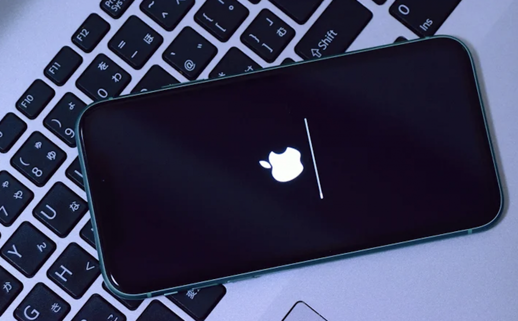 Jakie dwa zero-daye załatało ostatnio Apple?